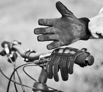 26 Tips to Reduce Hand Numbness for motorcycle rider 1 mountainbike 5